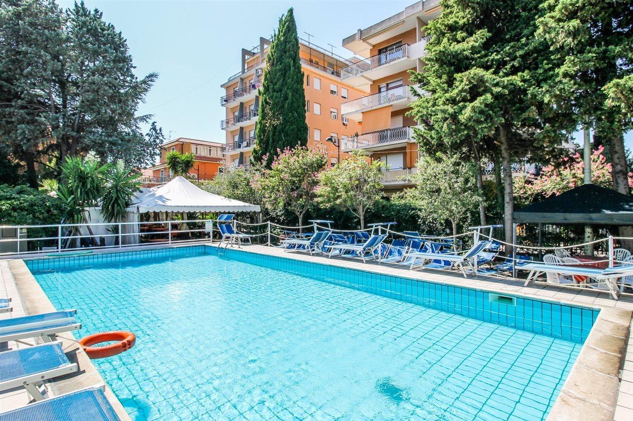 פייטרה ליגורה Hotel Minerva מראה חיצוני תמונה